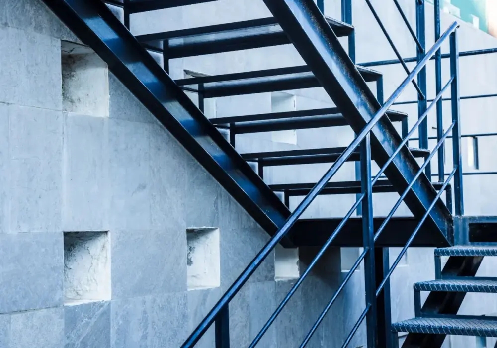 Murek zamiast balustrady - przewodnik po przepisach i kosztach