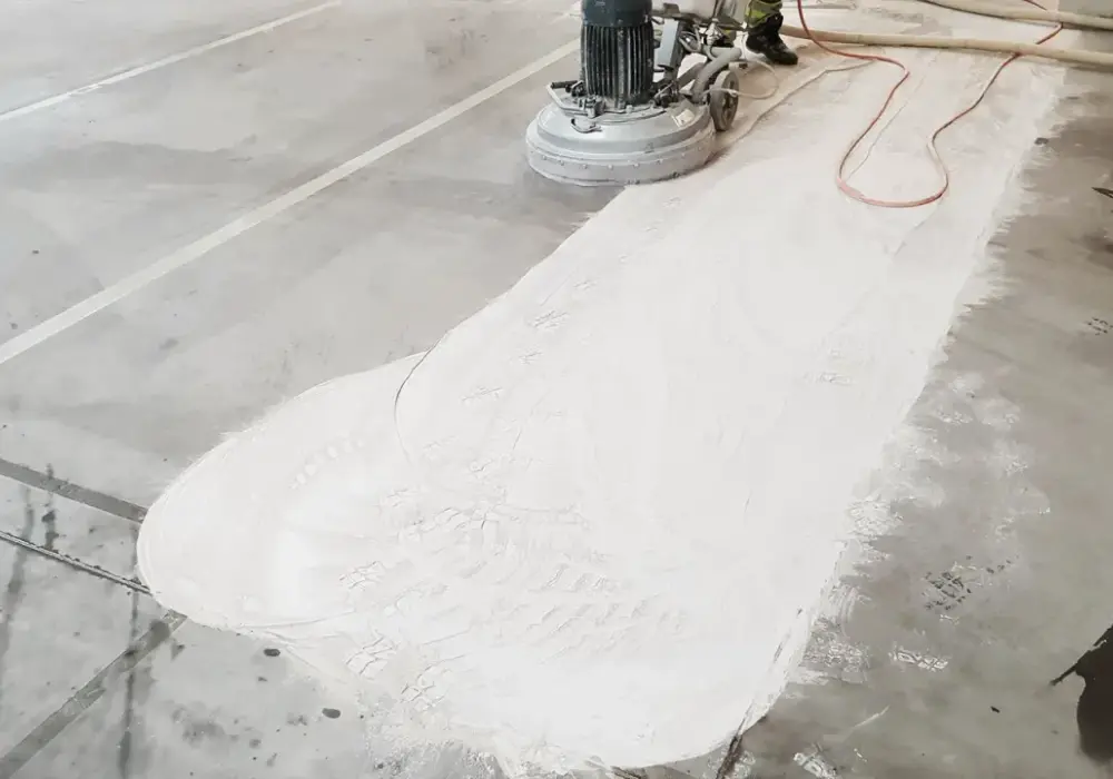 Jak wypełnić ubytki w posadzce betonowej - Trwała naprawa DIY