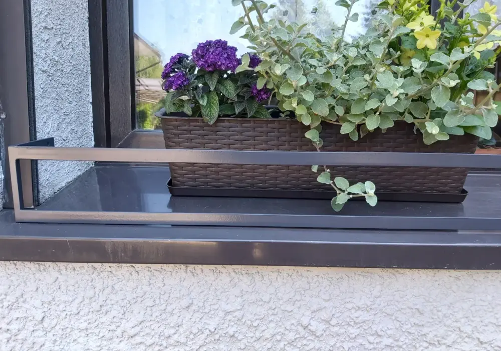 Barierka rozporowa na parapet - wybór i montaż bez wiercenia