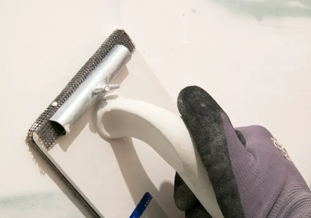 Jak położyć gładź na sufit: 9 kroków do idealnej powierzchni