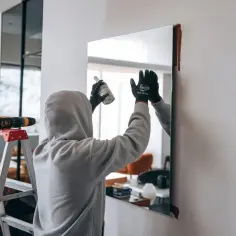 Jak przykleić lustro do tynku: 9 kroków do bezpiecznego montażu