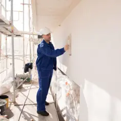 Jak zatopić siatkę na styropian, aby uniknąć pęknięć i uszkodzeń