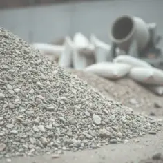 Ile cementu na betoniarkę 250l? Kluczowe proporcje do B20 betonu