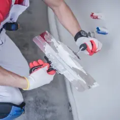 Czym szlifować gładź na mokro: 7 skutecznych narzędzi i technik