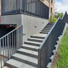 Jaki beton na schody zewnętrzne? Kluczowe informacje i porady