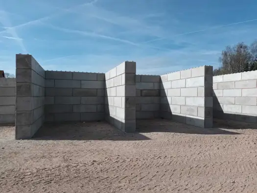 Jak zbudować mur z bloczków betonowych - poradnik i kosztorys